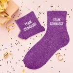 Chaussettes à paillettes violet « Team Connasse »